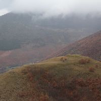 The hill of Civita di Marsicovetere, with the ruins of a Medieval settlement, covering a Lucanian site