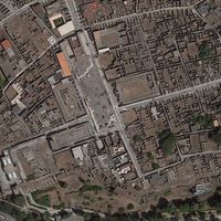 Fig. 1 Pompeii: so-called Altstadt, focused on Forum and Sanctuary of Apollo. Satellite image from Google Earth (Landsat Copernicus, 2017)