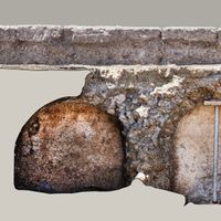 Fig. 8. First corridors of the large cistern in the forecourt of the sanctuary of Apollo (F. Giannella). 